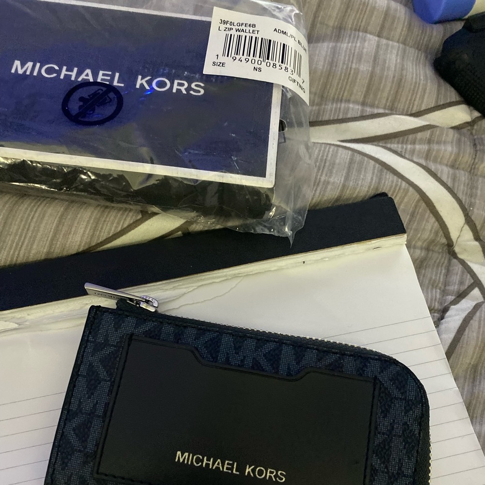 Michael Kors zip wallet admiral blue